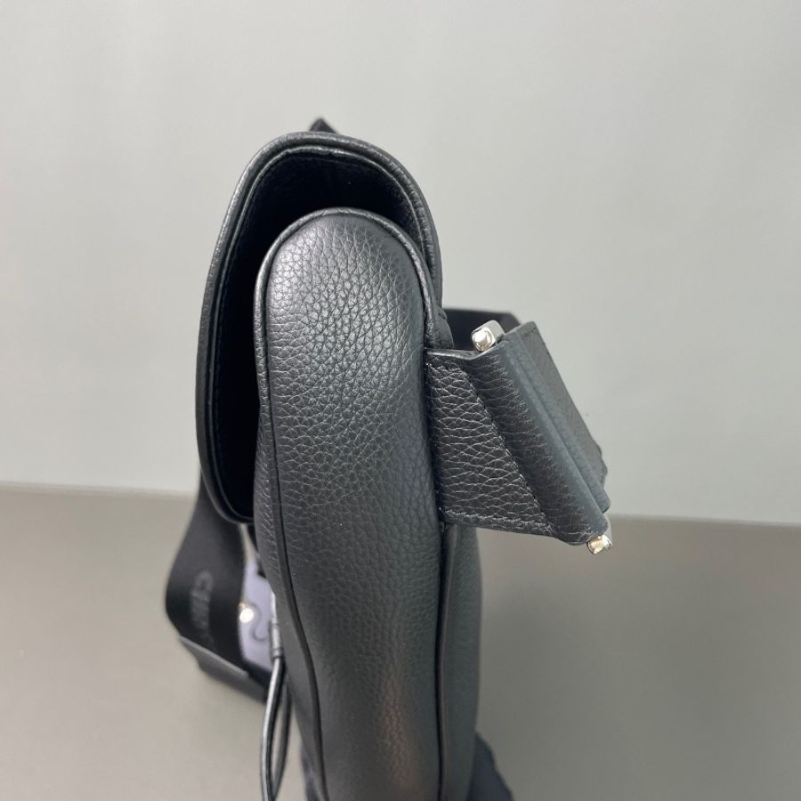 Dior Saddle系列磁性翻蓋粒面觸感牛皮黑色全皮馬鞍斜背包胸包25*16*4.5 98新配件塵袋-5