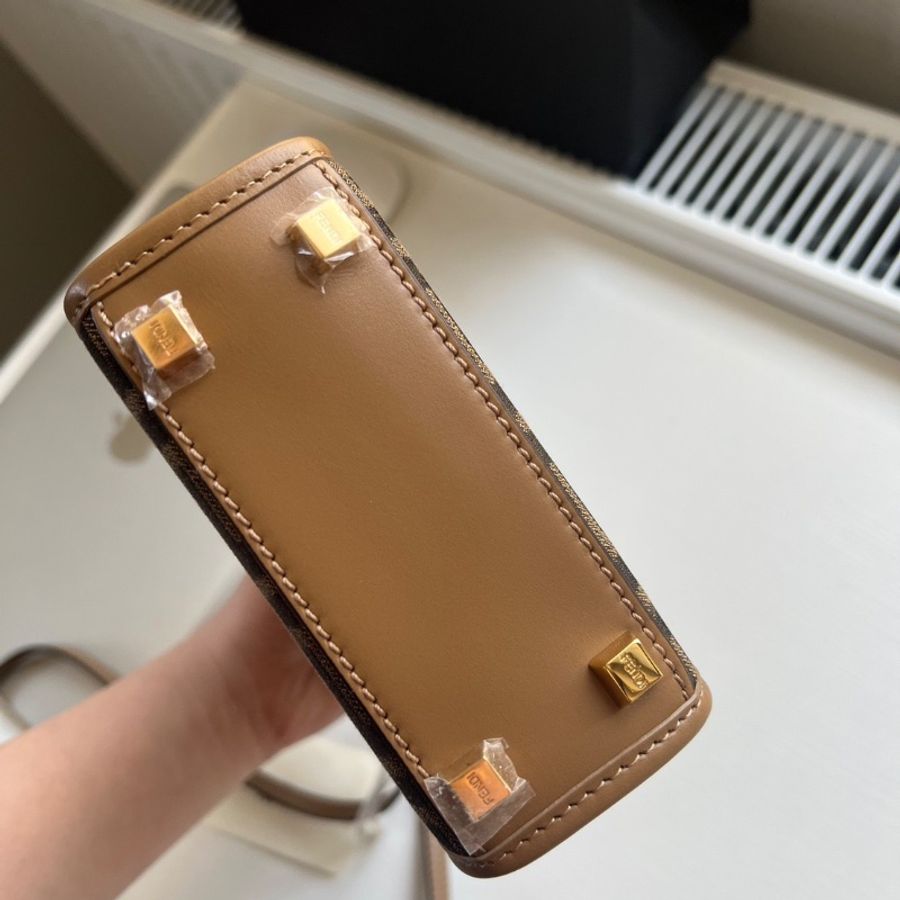 Fendi Sunshine Mini托特包經典老花元素淺卡其拼色，玳瑁手柄 13x18cm 全新閒置肩帶塵袋-4