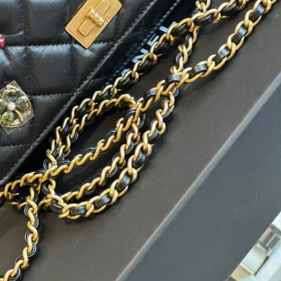 Chanel絕版徽章woc-3
