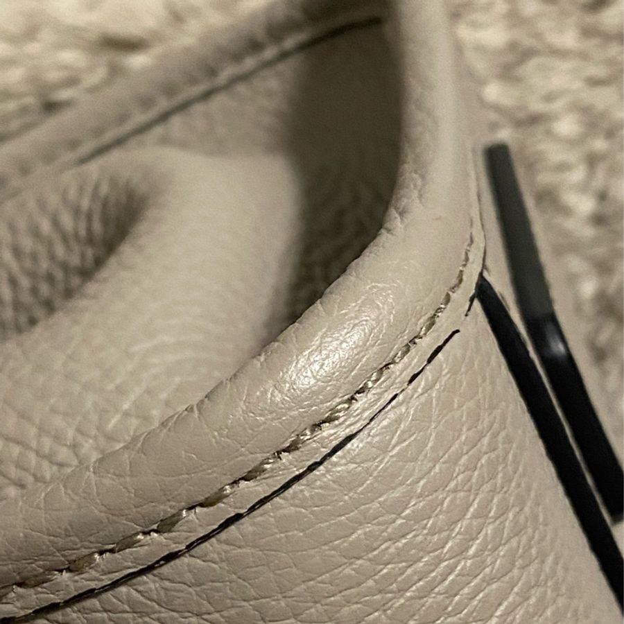 限時特價❤️ 近全新 Bally 大象灰 灰色 鎖頭包 旋鈕 簡約低調 容量大 小方包 大方包 肩背帶 手提 斜背 皮質超好-9