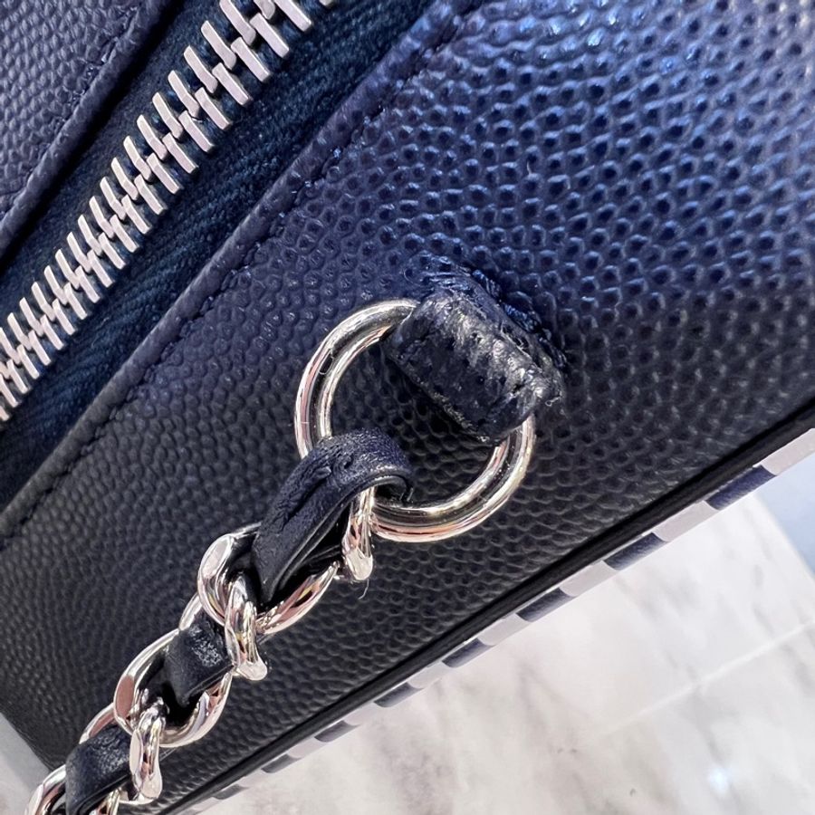 Chanel 深藍荔枝牛皮拼深藍白條紋牛皮銀釦vanityCaseㄇ拉手提斜背包-20