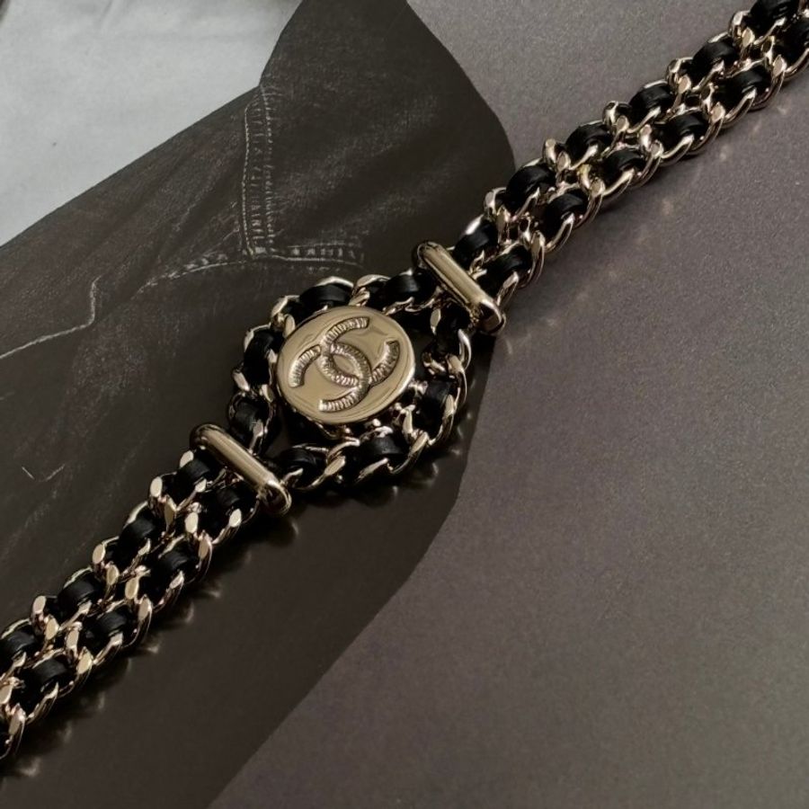 小可愛 ::CHANEL:: 經典皮穿鏈圓形雙C飾釦式手鍊-9
