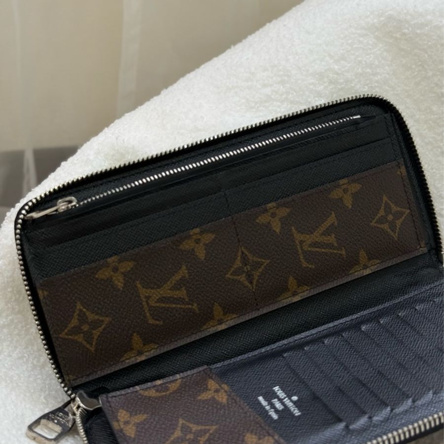 LV Monogram 黑邊旅行拉鍊長夾-9