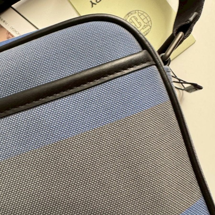 ✨閒置99成新 BURBERRY 藍灰拼黑色多功能相機包 外出包-5