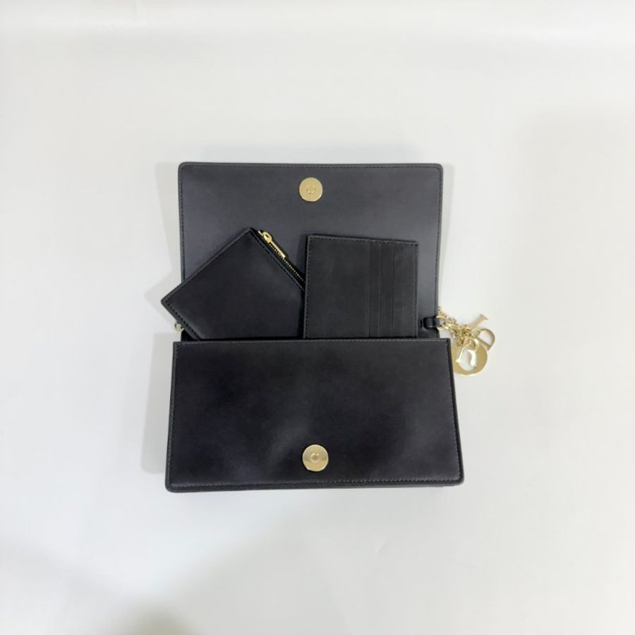 ♱ DIOR - 黑色金釦羊皮藤格紋Lady Dior Pouch斜背包-5