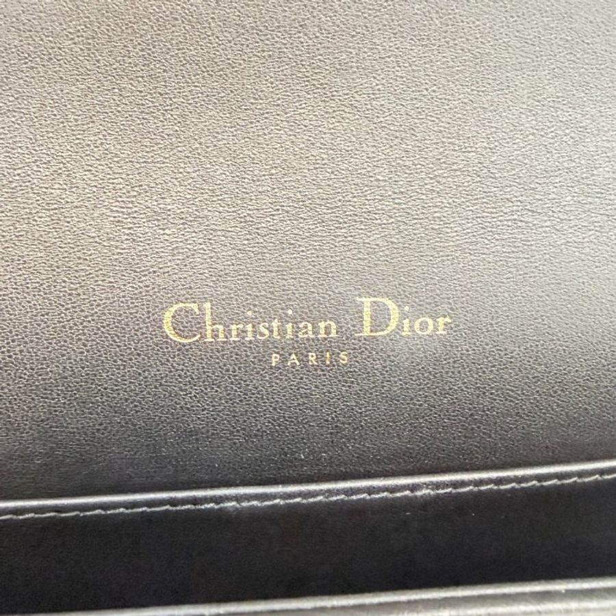♱ DIOR - 黑色金釦羊皮藤格紋Lady Dior Pouch斜背包-24