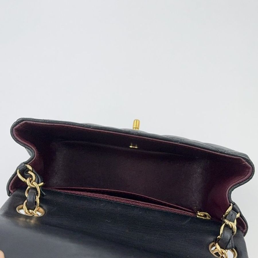 CHANEL黑色羊皮金鍊菱格方胖A35200-7