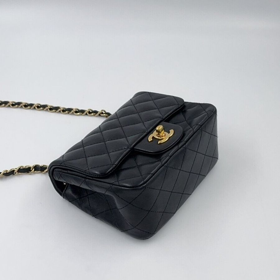 CHANEL黑色羊皮金鍊菱格方胖A35200-8