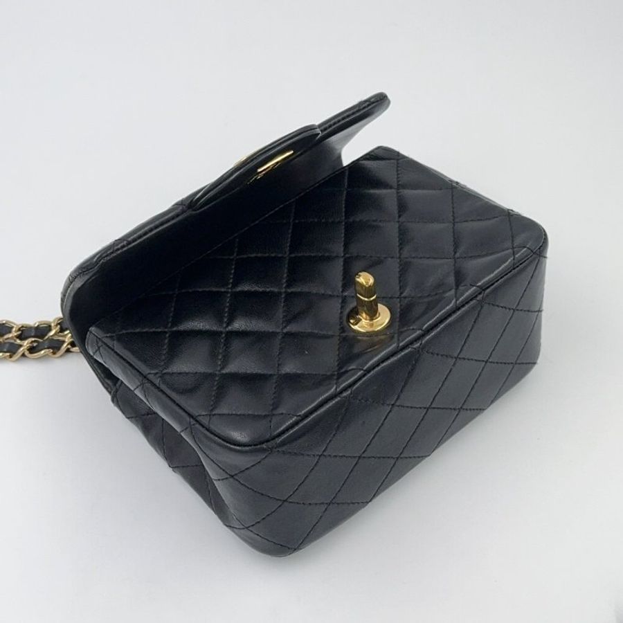 CHANEL黑色羊皮金鍊菱格方胖A35200-16