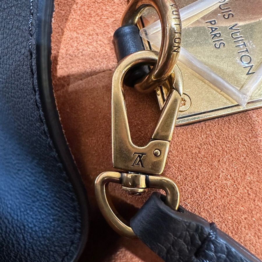 路易威登 lv Low Key Hobo PM鎖頭肩背包 黑色單肩包-11