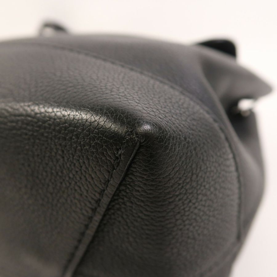 LOUIS VUITTON 牛皮皮革Lock Me Backpack銀扣背包-9