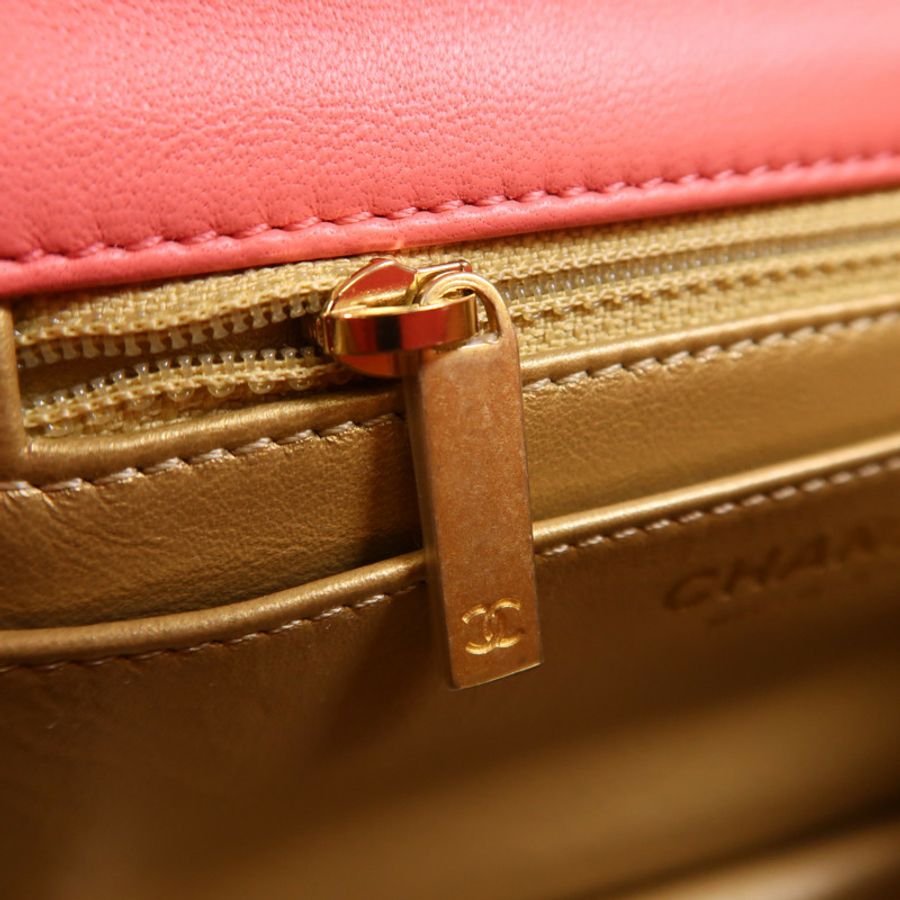 LOUIS VUITTON 羊皮皮革Mini Classic 17金扣鏈帶肩背袋-17