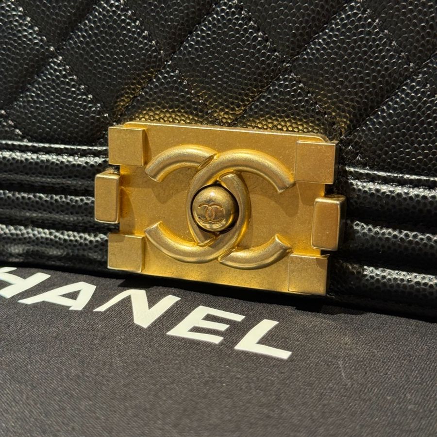 【99.9新 ✨ 全網最低價!】有保卡 Chanel香奈兒 Leboy 中號 黑金 荔枝牛皮 現貨好價❤️-18