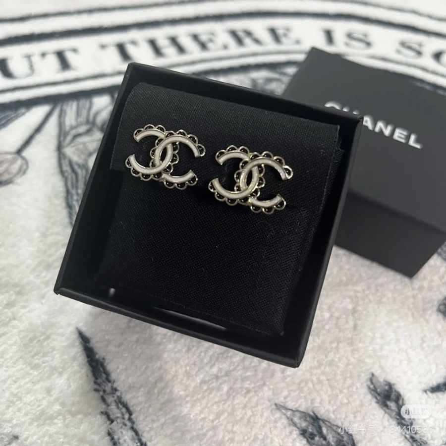 香奈兒。Chanel。24B法式滾邊雙C耳環-1