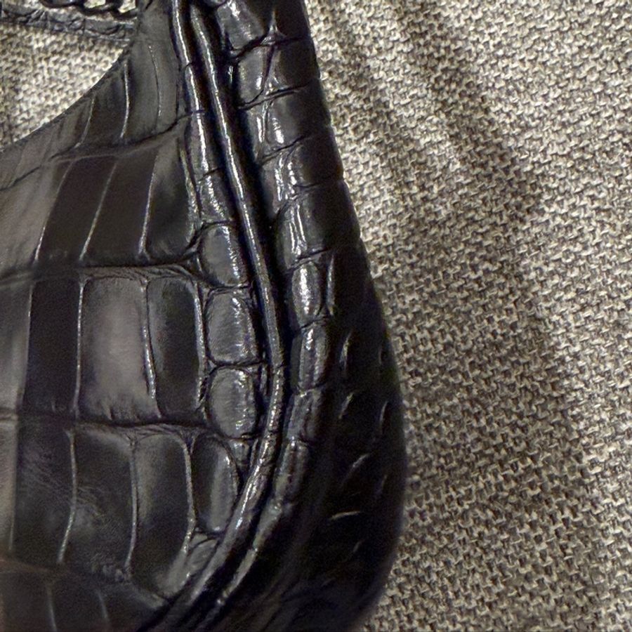 ❗️不議價BALENCIAGA Le Cagole so black雙背帶鱷魚壓紋牛皮迷你可頌包(黑色)-18