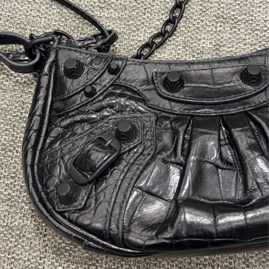 ❗️不議價BALENCIAGA Le Cagole so black雙背帶鱷魚壓紋牛皮迷你可頌包(黑色)-25