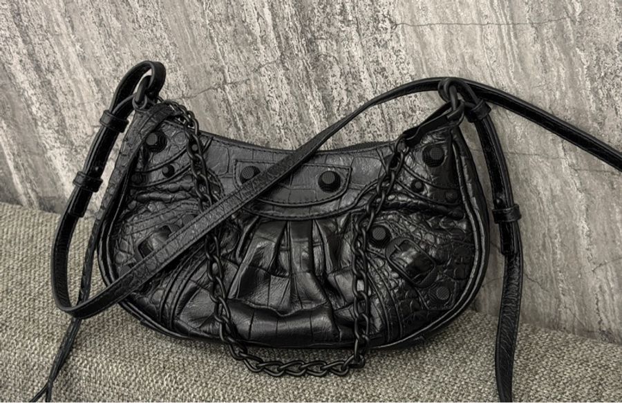 ❗️不議價BALENCIAGA Le Cagole so black雙背帶鱷魚壓紋牛皮迷你可頌包(黑色)-26