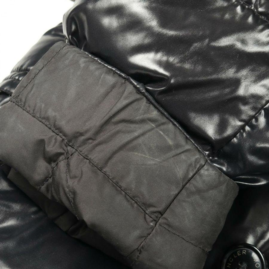 MONCLER 男士黑色尼龍聚酯羽絨外套(二手)-10