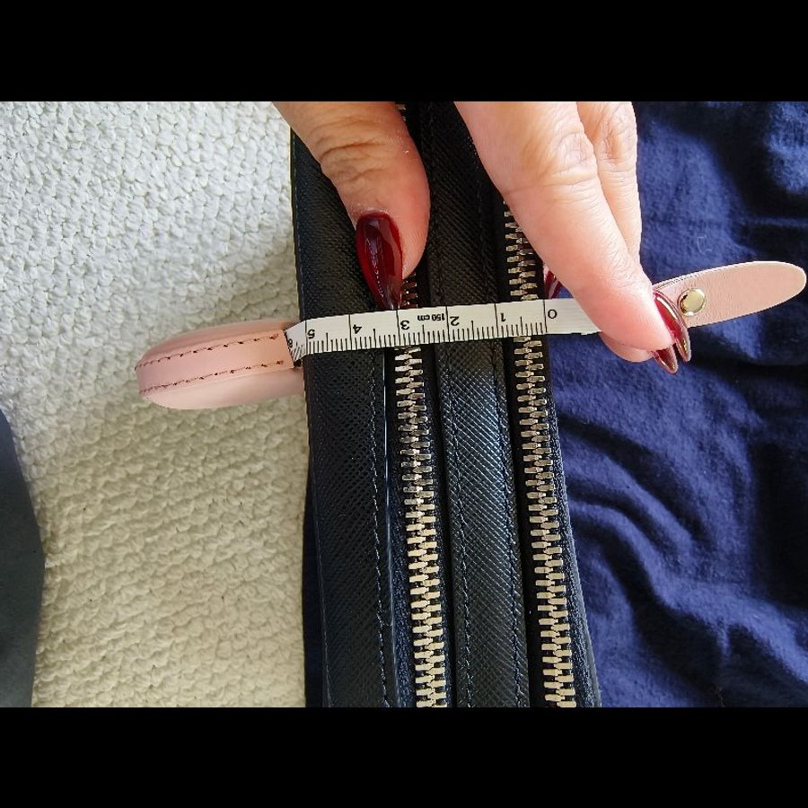 PRADA 黑色 Saffiano 皮革手拿包／手腕包｜附原廠卡｜男女皆適用-16