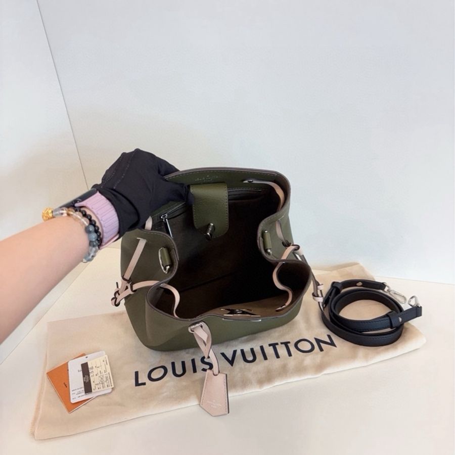 LV LockMe全皮水桶包 尺寸約25*27*15 鰐梨綠 銀扣 稀少配色-7