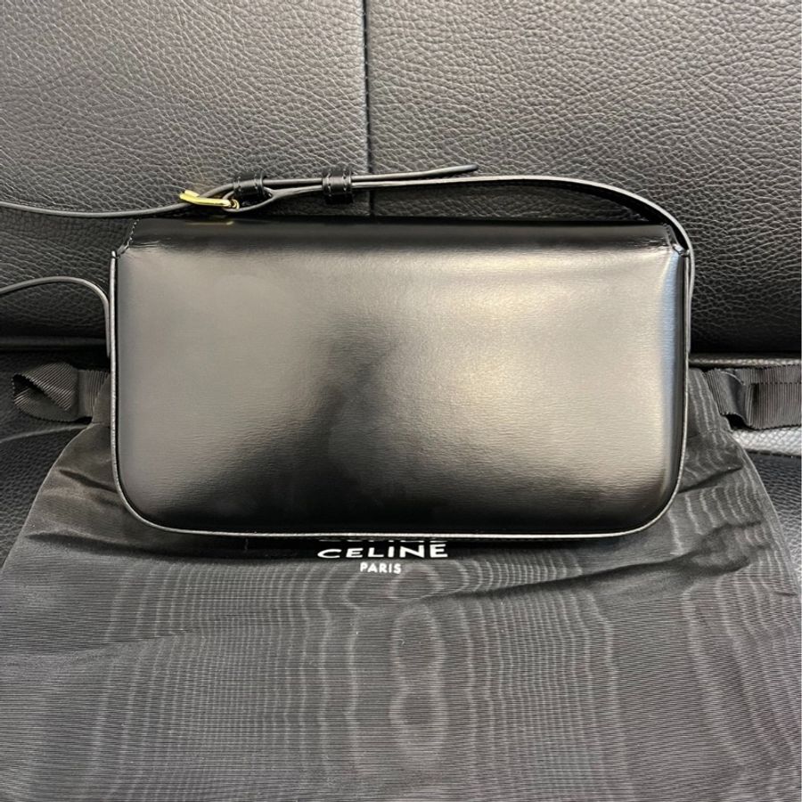 【97新 ✨ 全網最低價!】Celine 凱旋門 黑金腋下包Teen 經典保值款-3