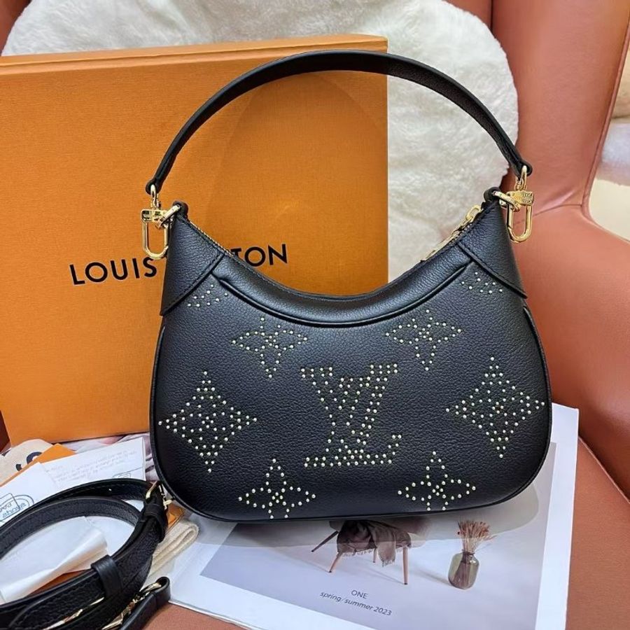 閒置新 路易威登/Louis Vuitton 黑色全皮鉚釘鏤空牛角腋下包 芯片款-0