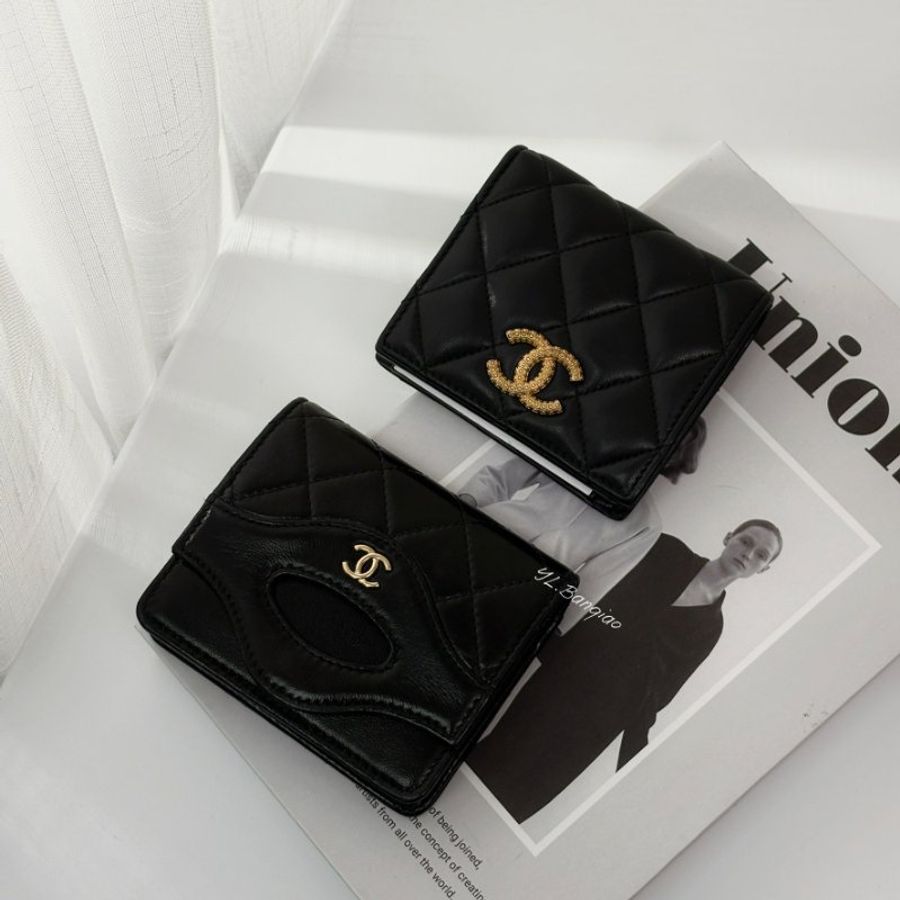 S5283-CHANEL 黑羊皮金LOGO對開扣式零錢短夾AP3407-0