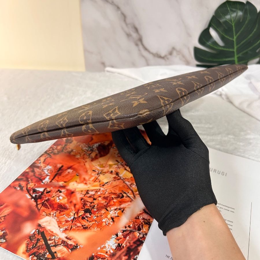 LV Etui Voyage 大號 晶片款 手拿包-9