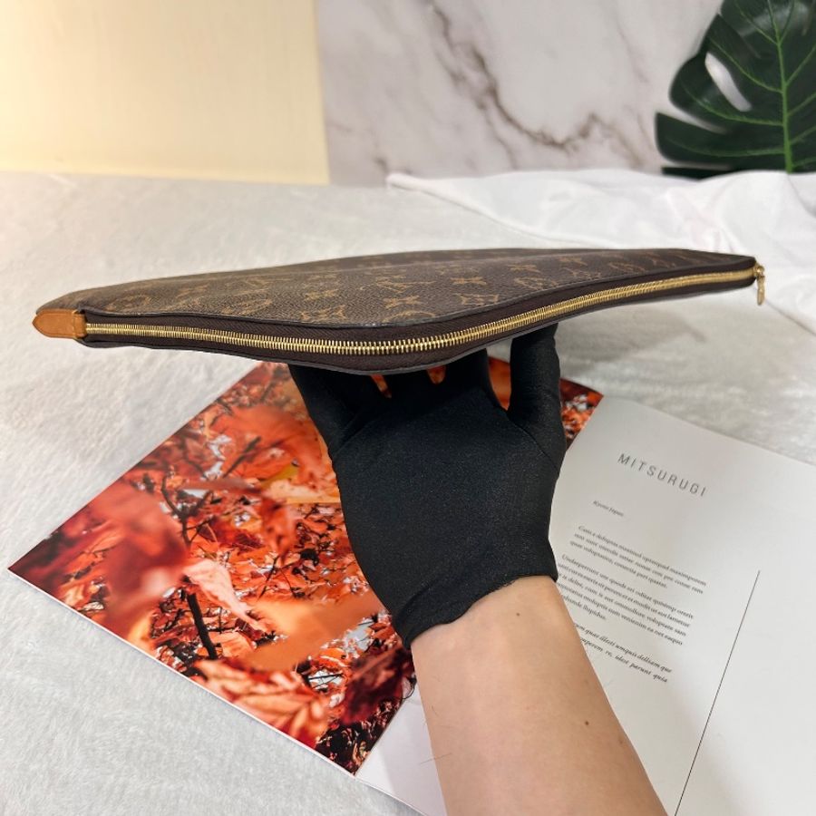 LV Etui Voyage 大號 晶片款 手拿包-11