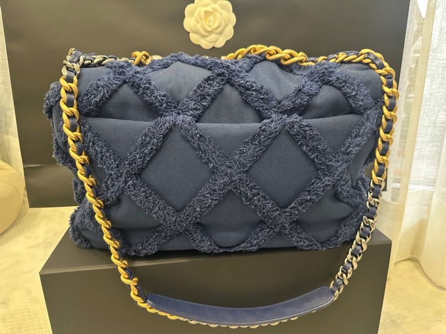 Chanel 19海軍藍流蘇菱格紋緄邊36cm 肩背手提包-2