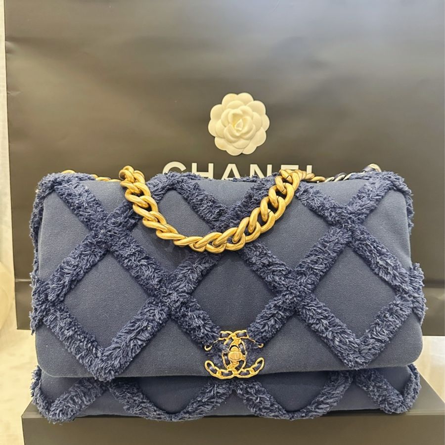 Chanel 19海軍藍流蘇菱格紋緄邊36cm 肩背手提包-10