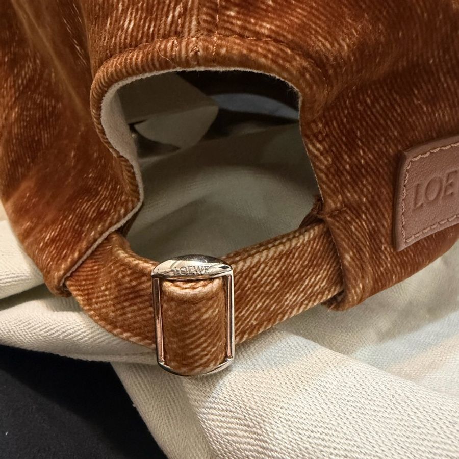 Loewe 絨皮 logo帽子 駝色-2