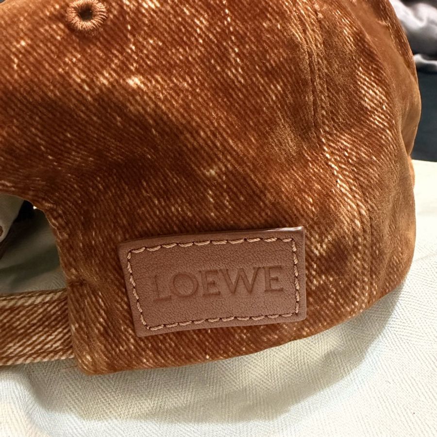Loewe 絨皮 logo帽子 駝色-3