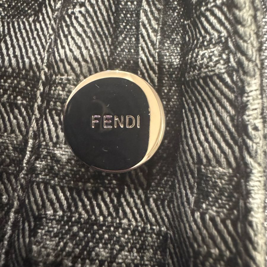 FENDI黑灰色滿版logo牛仔外套-7