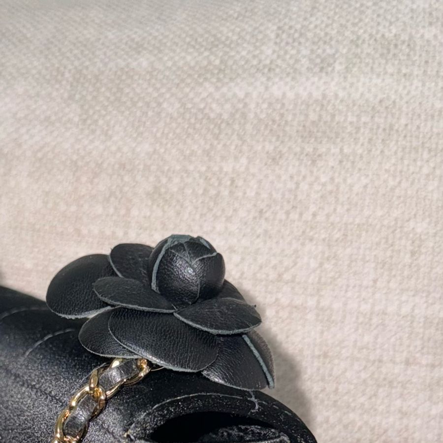 (已售出勿下單)❤️🔥新上架❤️🔥92新✨藏家級🖤Chanel Vintage🖤山茶花黑色緞面冰格CF小包/有防塵袋、保卡、雷標清楚/香奈兒山茶花cf-42