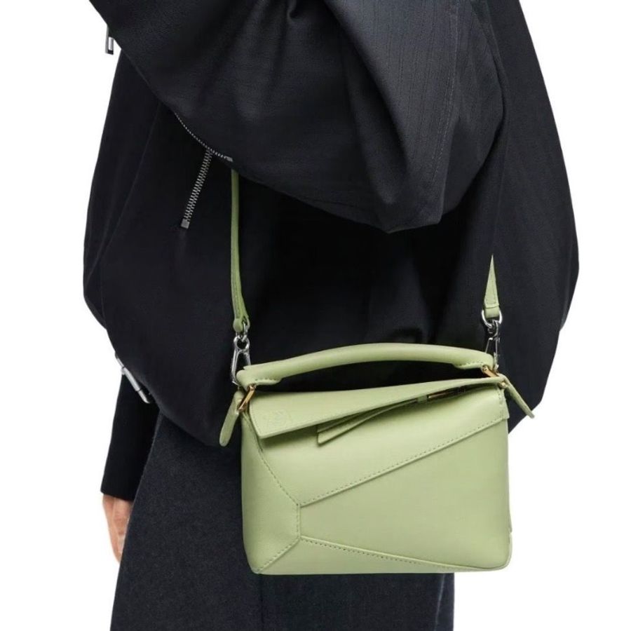 LOEWE 酪梨綠金扣Puzzle mini17*11*7.5 9新配件塵袋-0