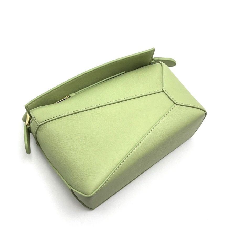 LOEWE 酪梨綠金扣Puzzle mini17*11*7.5 9新配件塵袋-2