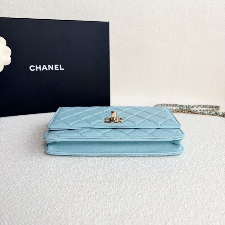 ChanelTrendyCC woc淺藍色金扣 羊皮 19*12*2 9新配件盒子塵袋保卡購證-3