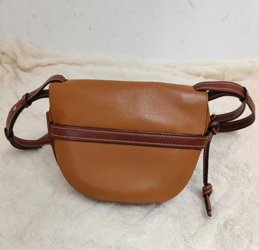 【經典王牌✨四季適用】Loewe Gate焦糖色馬鞍包|單肩|斜挎包 小號-1