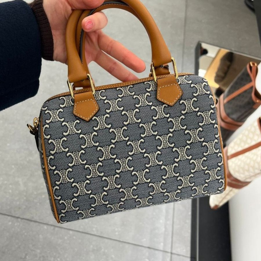 ⏰限時特賣價🌺Celine 113772 Triomphe緹花牛皮革小號波士頓包  海軍藍／淡褐色-3