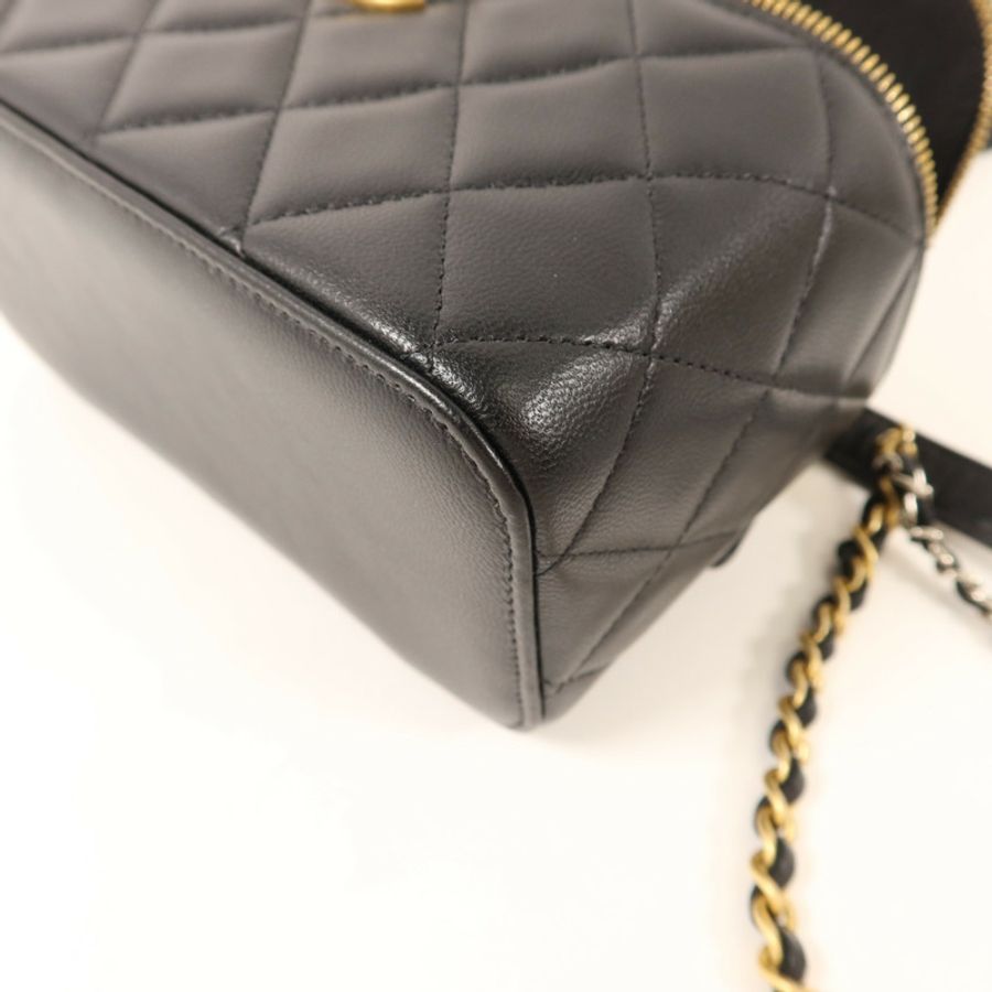 CHANEL 羊皮皮革Vanity Bag金扣鏈帶肩背袋-11