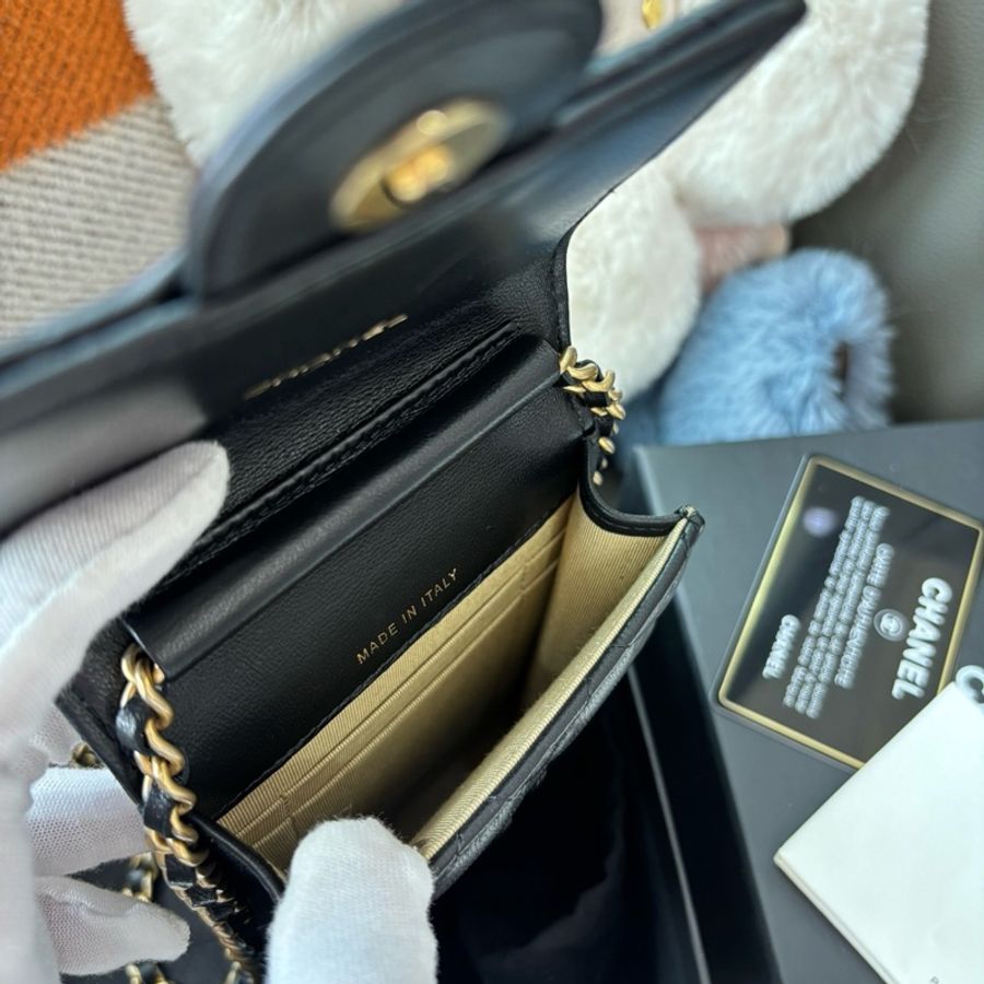 Chanel 21S系列100週年徽章限定款,黑金,尺寸約18.5×10-8