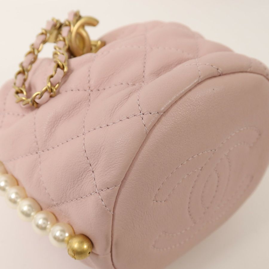 CHANEL 羊皮皮革Bucket Pearl Bag金扣肩背袋-10