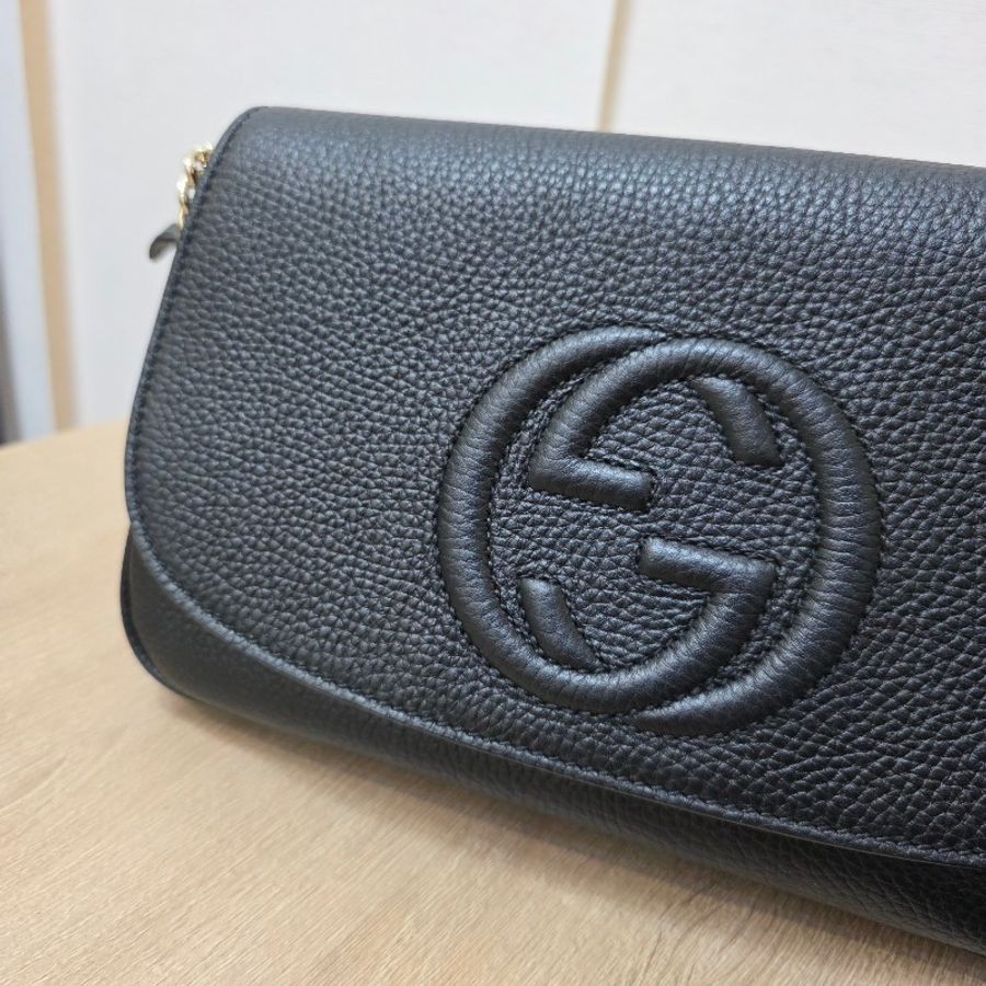 [新年優惠持續中🧧好物把握] Gucci黑牛皮淡金釦Soho流蘇磁吸斜背包-4