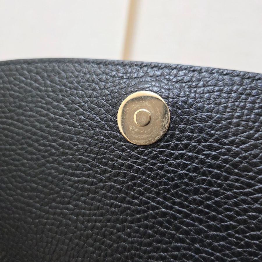 [新年優惠持續中🧧好物把握] Gucci黑牛皮淡金釦Soho流蘇磁吸斜背包-20