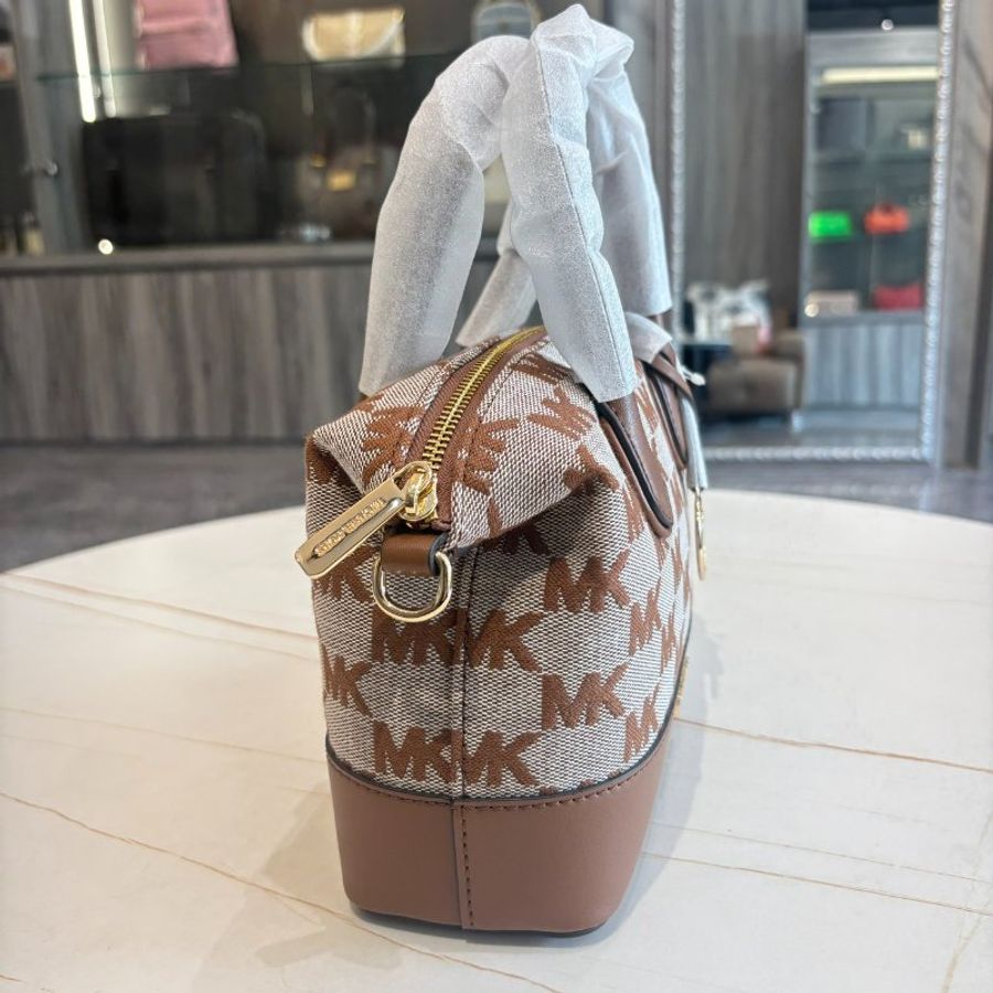 *SHIHNA名牌精品* MK 金字Logo緹花滿版MK立體水餃斜背/手提包-3