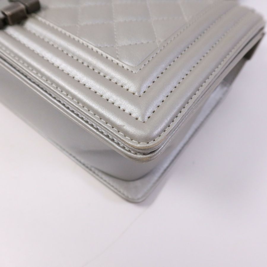 CHANEL 牛皮皮革Boy 25銀扣鏈帶肩背袋-4