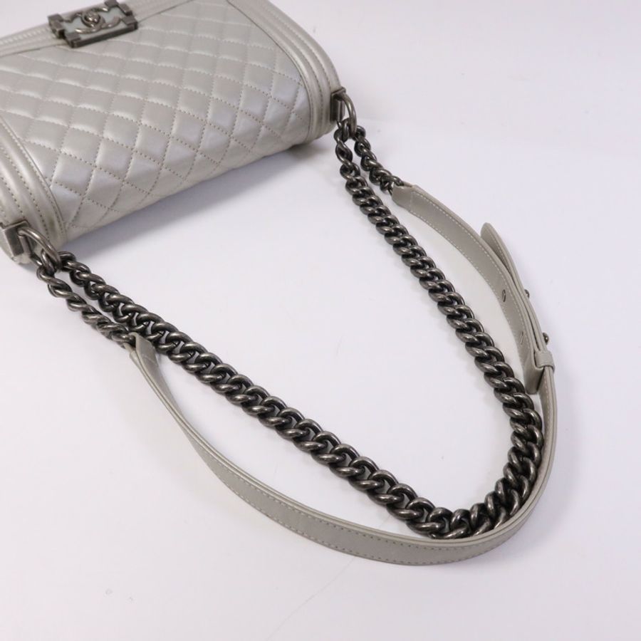 CHANEL 牛皮皮革Boy 25銀扣鏈帶肩背袋-8