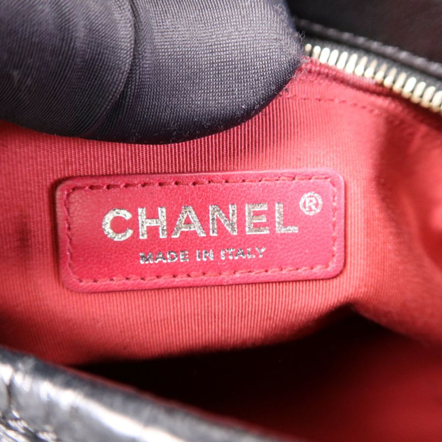 CHANEL 牛皮皮革Gabrielle Medium鏈帶肩背袋-14