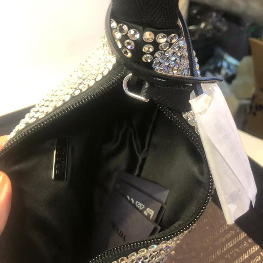 Prada 满钻腋下包-3